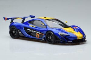 McLaren P1 GTR Azul Com Riscas Amarelas AUTOart 1:18 81542 Compósito - imagem 5 de 7