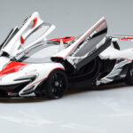 McLaren P1 GTR Branco Brilhante Com Riscas Vermelhas AUTOart 1:18 - image 2 of 7