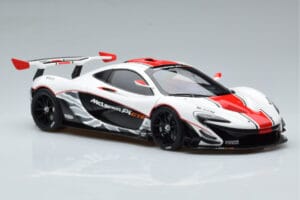 McLaren P1 GTR Branco Brilhante Com Riscas Vermelhas AUTOart 1:18 81541 Compósito - imagem 5 de 7