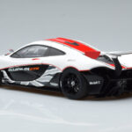 McLaren P1 GTR Branco Brilhante Com Riscas Vermelhas AUTOart 1:18 - image 6 of 7