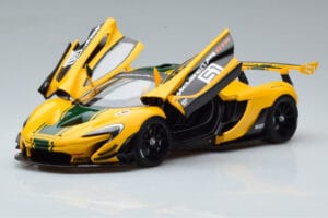 McLaren P1 GTR Amarelo Com Riscas Verdes AUTOart 1:18 81544 Compósito - imagem 2 de 7
