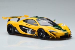 McLaren P1 GTR Amarelo Com Riscas Verdes AUTOart 1:18 81544 Compósito - imagem 5 de 7
