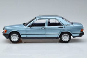 Mercedes 190E W201 Azul Claro Norev 1:18 183828 Metal - imagem 4 de 7