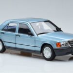 Mercedes 190E W201 Azul Claro Norev 1:18 - image 5 of 7