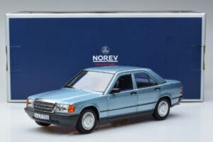 Mercedes 190E W201 Azul Claro Norev 1:18 183828 Metal - imagem 7 de 7