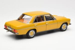 Mercedes 200/8 W115 Sahara Amarelo Norev 1:18 183771 Metal - imagem 3 de 8