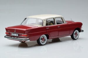 Mercedes 200 W110 Vermelho Norev 1:18 183706 Metal - imagem 3 de 7