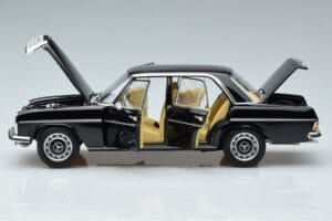 Mercedes 200 W115 Edição Limitada Norev 1:18 183775 Metal - imagem 4 de 8