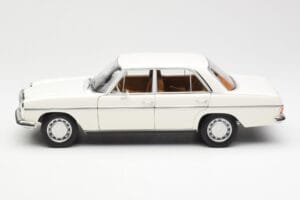 Mercedes 200 W115 Branco Norev 1:18 183770 Metal - imagem 4 de 8