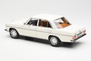 Mercedes 200 W115 Branco Norev 1:18 183770 Metal - imagem 7 de 8