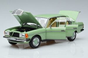 Mercedes 200 W123 Verde Norev 1:18 183796 Metal - imagem 2 de 7
