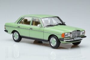 Mercedes 200 W123 Verde Norev 1:18 183796 Metal - imagem 5 de 7