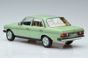 Mercedes 200 W123 Verde Norev 1:18 183796 Metal - imagem 6 de 7