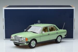 Mercedes 200 W123 Verde Norev 1:18 183796 Metal - imagem 7 de 7