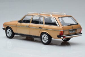 Mercedes 200T S123 AMG Package Bege Norev 1:18 183739 Metal - imagem 7 de 9