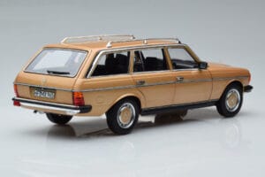 Mercedes 200T S123 Bege Norev 1:18 183738 Metal - imagem 3 de 9