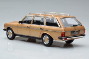 Mercedes 200T S123 Bege Norev 1:18 183738 Metal - imagem 7 de 9