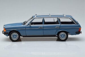 Mercedes 200T S123 Azul Norev 1:18 183737 Metal - imagem 4 de 7