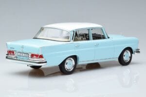 Mercedes 220 S W111 Azul Norev 1:18 183920 Metal - imagem 3 de 7