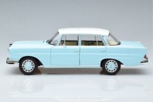 Mercedes 220 S W111 Azul Norev 1:18 183920 Metal - imagem 4 de 7