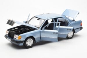 Mercedes 230E W124 Azul Claro Metálico Norev 1:18 183945 Metal - imagem 2 de 8