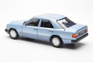 Mercedes 230E W124 Azul Claro Metálico Norev 1:18 183945 Metal - imagem 7 de 8
