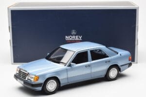 Mercedes 230E W124 Azul Claro Metálico Norev 1:18 183945 Metal - imagem 8 de 8