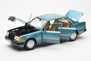 Mercedes 230E W124 Beryl Metallic Edição Concessionário Norev 1:18 B66040698 Metal - imagem 2 de 8