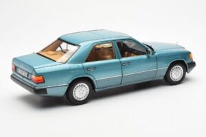 Mercedes 230E W124 Beryl Metallic Edição Concessionário Norev 1:18 B66040698 Metal - imagem 3 de 8
