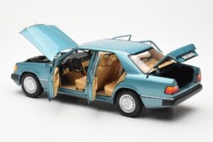 Mercedes 230E W124 Beryl Metallic Edição Concessionário Norev 1:18 B66040698 Metal - imagem 5 de 8