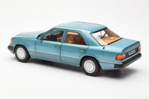 Mercedes 230E W124 Beryl Metallic Edição Concessionário Norev 1:18 B66040698 Metal - imagem 7 de 8