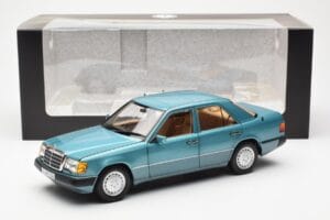 Mercedes 230E W124 Beryl Metallic Edição Concessionário Norev 1:18 B66040698 Metal - imagem 8 de 8