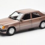 Mercedes 230E W124 Rosewood Metallic Edição Concessionário Norev 1:18 B66040697