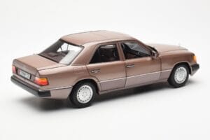 Mercedes 230E W124 Rosewood Metallic Edição Concessionário Norev 1:18 B66040697 Metal - imagem 3 de 8