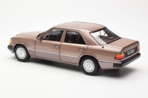 Mercedes 230E W124 Rosewood Metallic Edição Concessionário Norev 1:18 B66040697 Metal - imagem 7 de 8