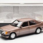 Mercedes 230E W124 Rosewood Metallic Edição Concessionário Norev 1:18 B66040697 - image 8 of 8