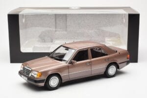 Mercedes 230E W124 Rosewood Metallic Edição Concessionário Norev 1:18 B66040697 Metal - imagem 8 de 8
