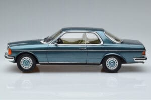 Mercedes 280 CE C123 Azul Otto 1:18 OT627 Resina - imagem 3 de 6