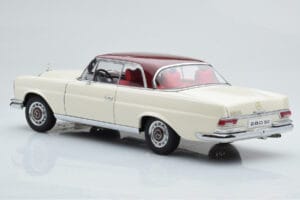 Mercedes 280 SE W108 Branco AUTOart 1:18 76287 Metal - imagem 7 de 8