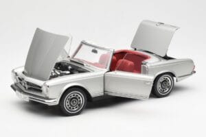 Mercedes 280 SL W113 Pagoda Prateado Schuco 1:18 450035000 Metal - imagem 2 de 8