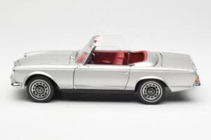 Mercedes 280 SL W113 Pagoda Prateado Schuco 1:18 450035000 Metal - imagem 4 de 8
