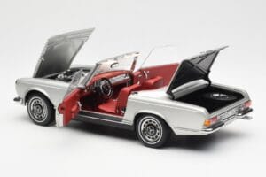 Mercedes 280 SL W113 Pagoda Prateado Schuco 1:18 450035000 Metal - imagem 5 de 8