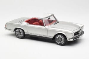 Mercedes 280 SL W113 Pagoda Prateado Schuco 1:18 450035000 Metal - imagem 6 de 8