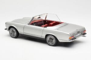 Mercedes 280 SL W113 Pagoda Prateado Schuco 1:18 450035000 Metal - imagem 7 de 8