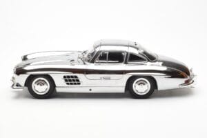 Mercedes 300 SL W198 Cromo Minichamps 1:18 B66040645 Metal - imagem 4 de 8