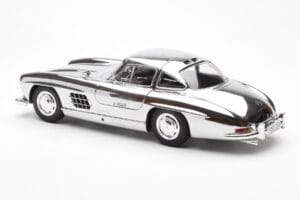 Mercedes 300 SL W198 Cromo Minichamps 1:18 B66040645 Metal - imagem 7 de 8