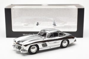 Mercedes 300 SL W198 Cromo Minichamps 1:18 B66040645 Metal - imagem 8 de 8