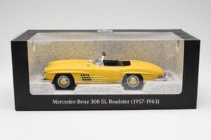 Mercedes 300 SL W198 Roadster Amarelo Norev 1:18 B66040669 Metal - imagem 8 de 8