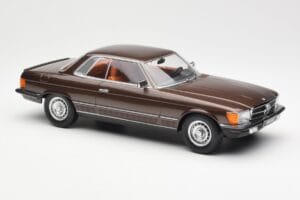 Mercedes 500 SLC C107 Castanho KK-Scale 1:18 180851 Metal - imagem 4 de 6