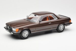 Mercedes 500 SLC C107 Castanho KK-Scale 1:18 180851